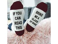 Арт чорапи с надпис " Ако четеш това , донеси ми чаша вино "