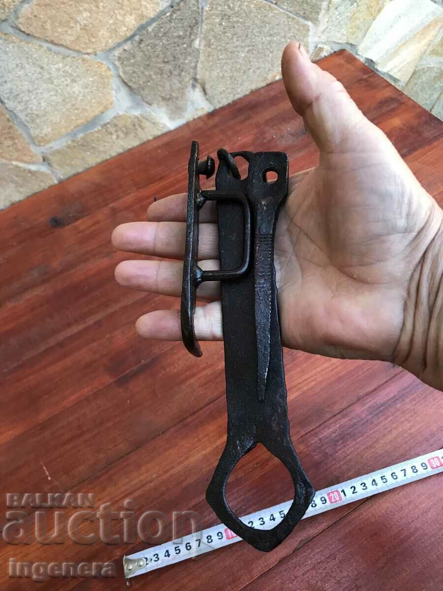 OLD WROUGHT IRON DOOR LATCH SET-3 PIECES with price 24.00 BGN | € 12.27 OLD WROUGHT IRON DOOR LATCH SET-3 PIECES with price 24.00 BGN | € 12.27