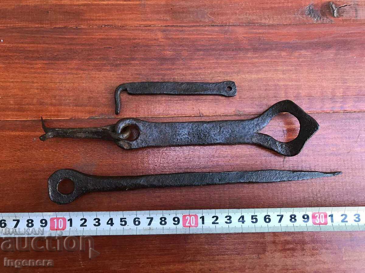 OLD WROUGHT IRON DOOR LATCH SET-3 PIECES with price 24.00 BGN | € 12.27 OLD WROUGHT IRON DOOR LATCH SET-3 PIECES with price 24.00 BGN | € 12.27
