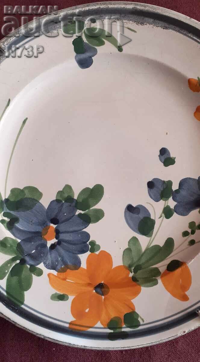 PLACĂ VECHE. COLECTIE. PICTAT MANUAL. cu preț 15.00 BGN | € 7.67 PLACĂ VECHE. COLECTIE. PICTAT MANUAL. cu preț 15.00 BGN | € 7.67