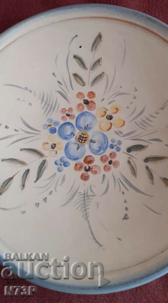 PLACĂ VECHE. COLECTIE. PICTAT MANUAL. cu preț 14.00 BGN | € 7.16 PLACĂ VECHE. COLECTIE. PICTAT MANUAL. cu preț 14.00 BGN | € 7.16