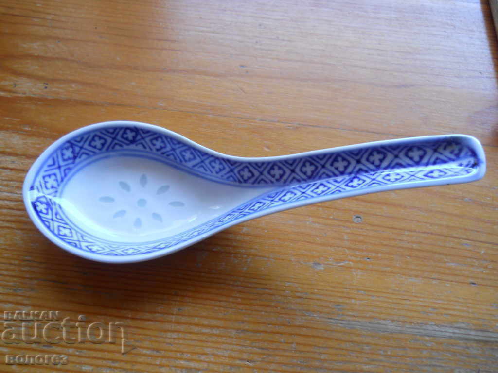 porcelain spoon - China (fine porcelain)