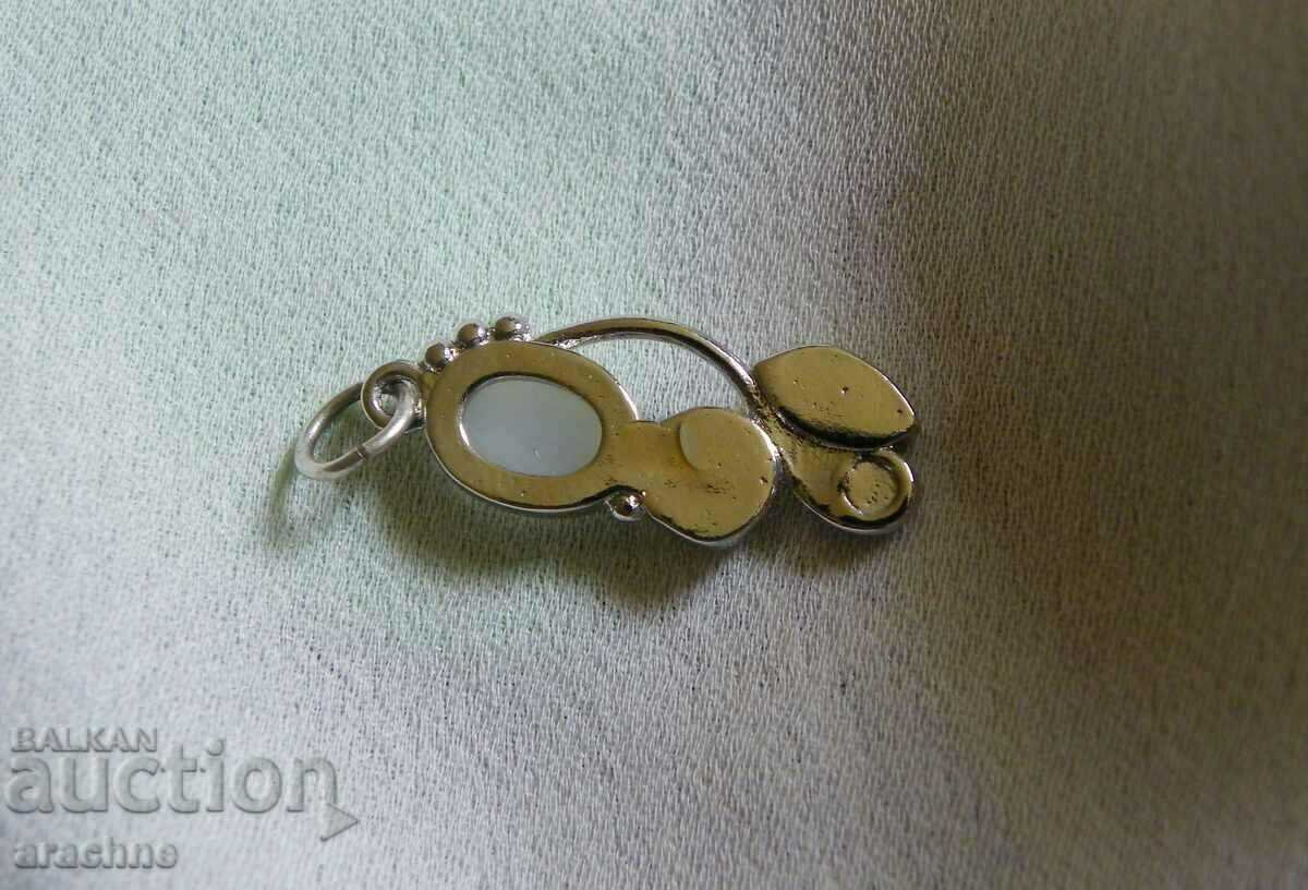 Auction  Silver locket with white jade, chrysolite and amethyst