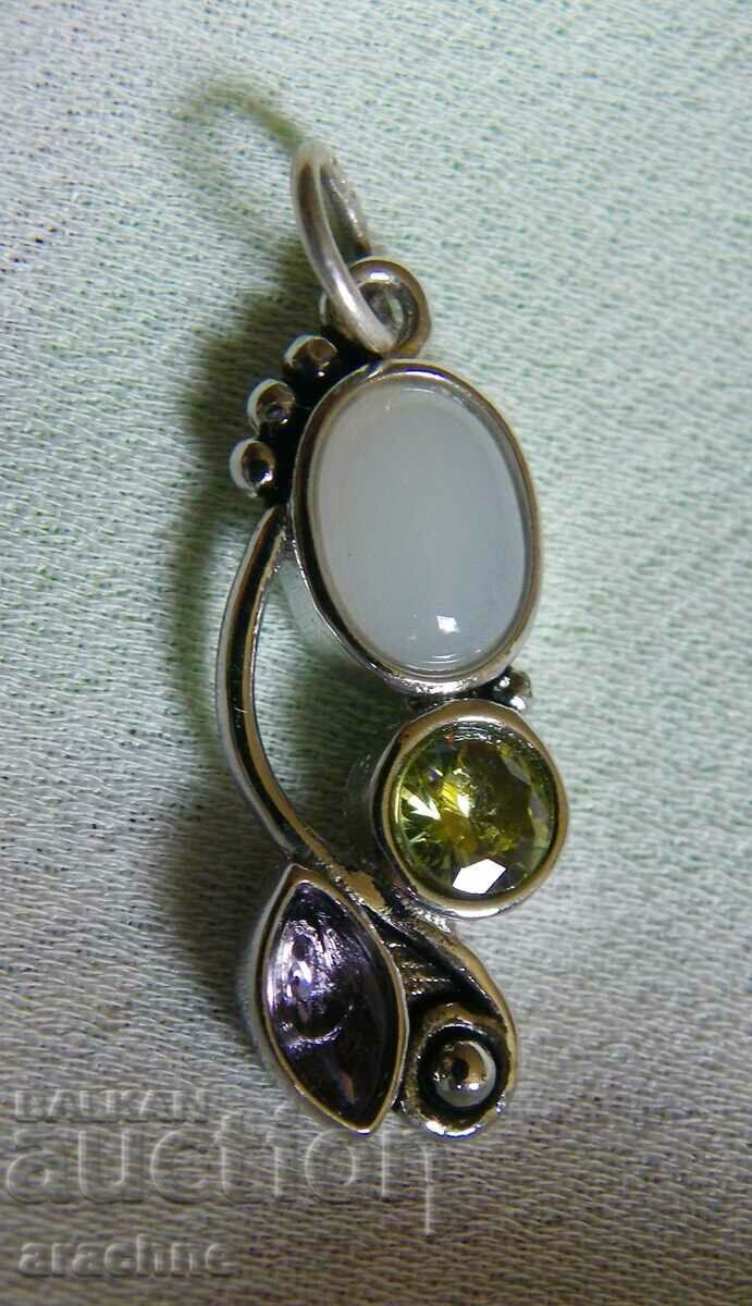 Silver locket with white jade, chrysolite and amethyst