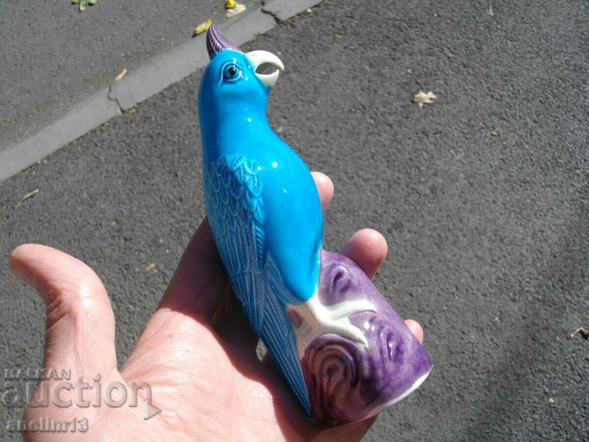 Delivery of OLD PORCELAIN PARROT