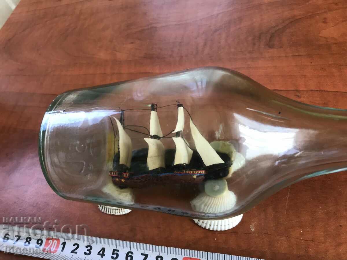 ΜΠΟΥΚΑΛΙ ΜΠΟΥΚΑΛΙ ΜΕ ΕΝΑ ΠΛΟΙΟ ΕΦΟΡΜΕΝΟ ΜΕΣΑ - 5 ΜΠΟΥΚΑΛΙ ΜΠΟΥΚΑΛΙ ΜΕ ΕΝΑ ΠΛΟΙΟ ΕΦΟΡΜΕΝΟ ΜΕΣΑ - 5