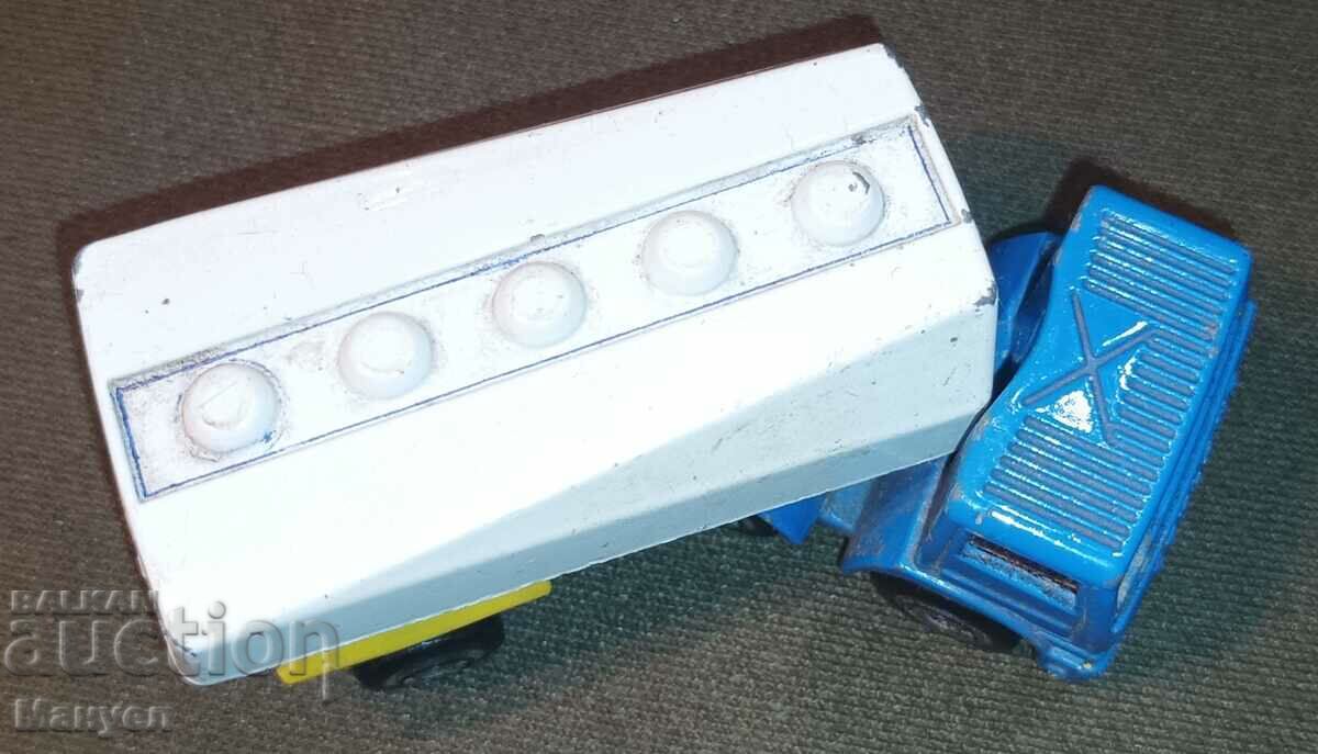 Auction Selling a Matchbox. Auction Selling a Matchbox.