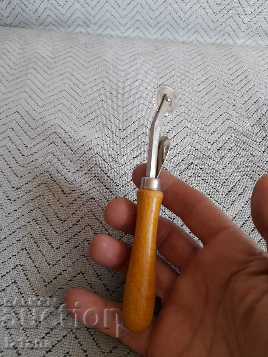 Livrarea Dispozitiv de tăiat aluat vechi