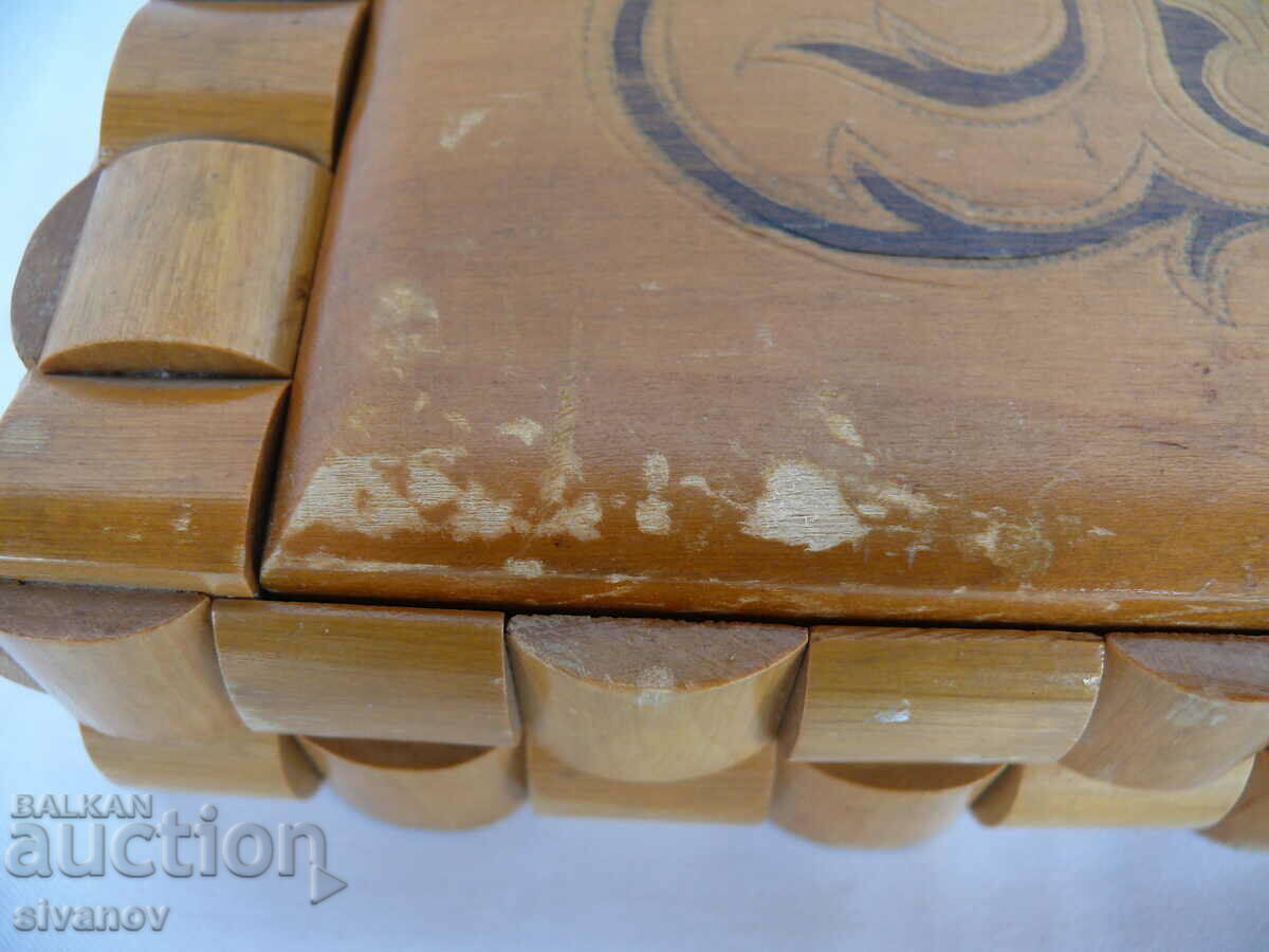 Delivery of Interesting old wooden jewelry box #1969 Delivery of Interesting old wooden jewelry box #1969