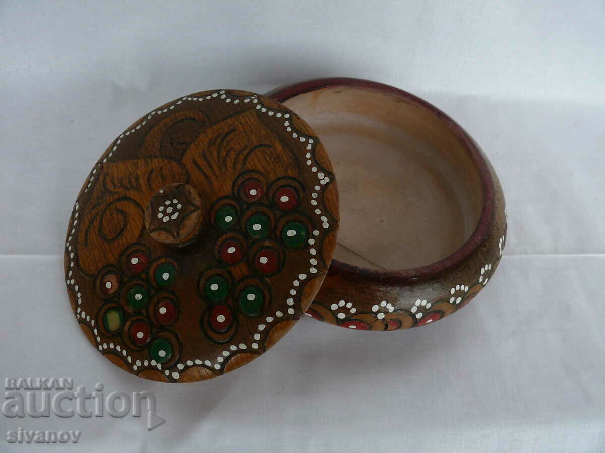 Interesting old wooden jewelry box #1974 with price 14.99 BGN | € 7.66 Interesting old wooden jewelry box #1974 with price 14.99 BGN | € 7.66