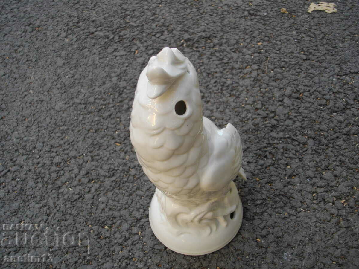 Delivery of OLD PORCELAIN NIGHT LAMP PARROT BODY Delivery of OLD PORCELAIN NIGHT LAMP PARROT BODY