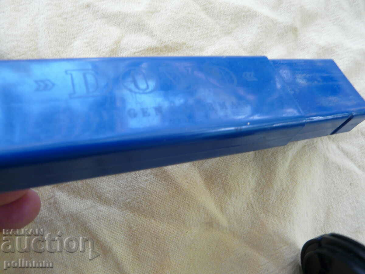 Auction Plastic case for a razor Auction Plastic case for a razor