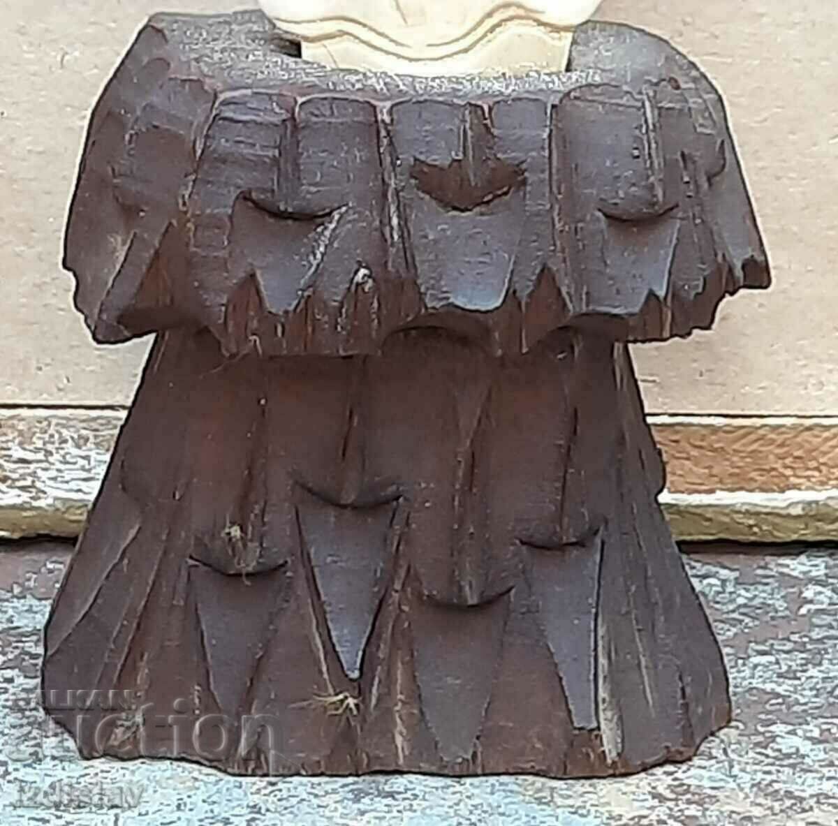 Licitație Figura de os sculptată fin