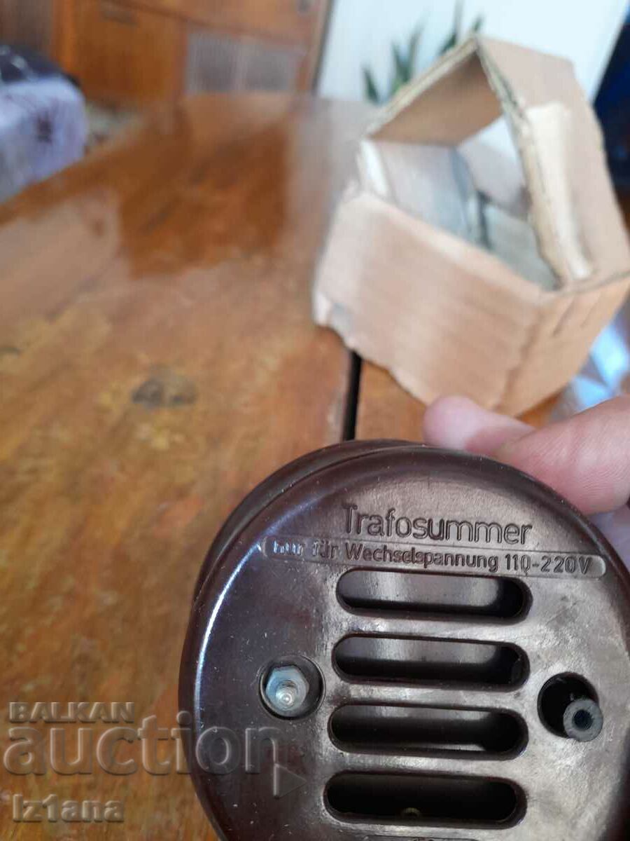 Vechi transformator de clopot cu preț 25.00 BGN | € 12.78 Vechi transformator de clopot cu preț 25.00 BGN | € 12.78