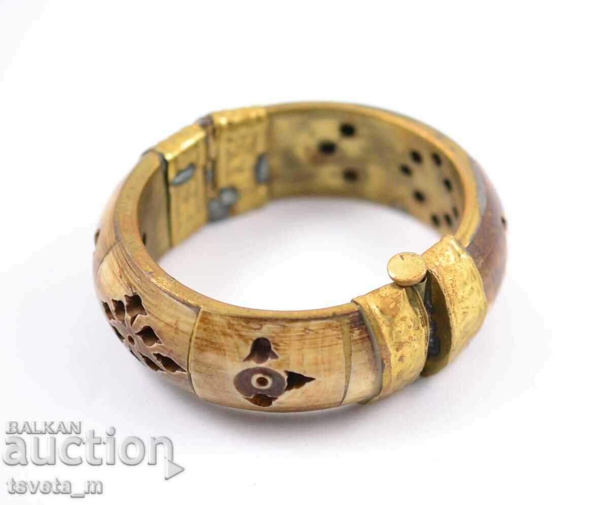Horn bracelet with metal fittings - handmade