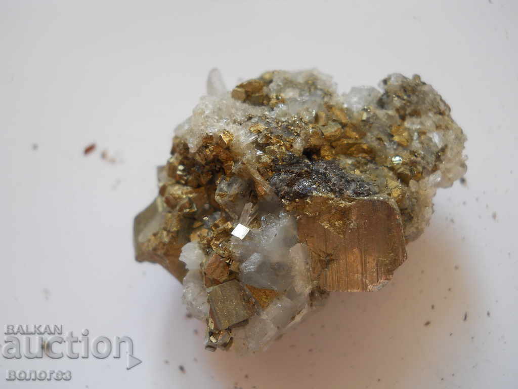 Cristal de munte în pirit cu preț 5.00 BGN | € 2.56 Cristal de munte în pirit cu preț 5.00 BGN | € 2.56