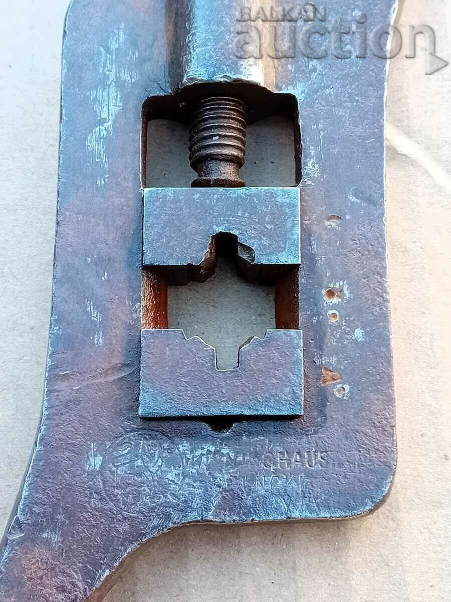 Bottle die for antique carving tool