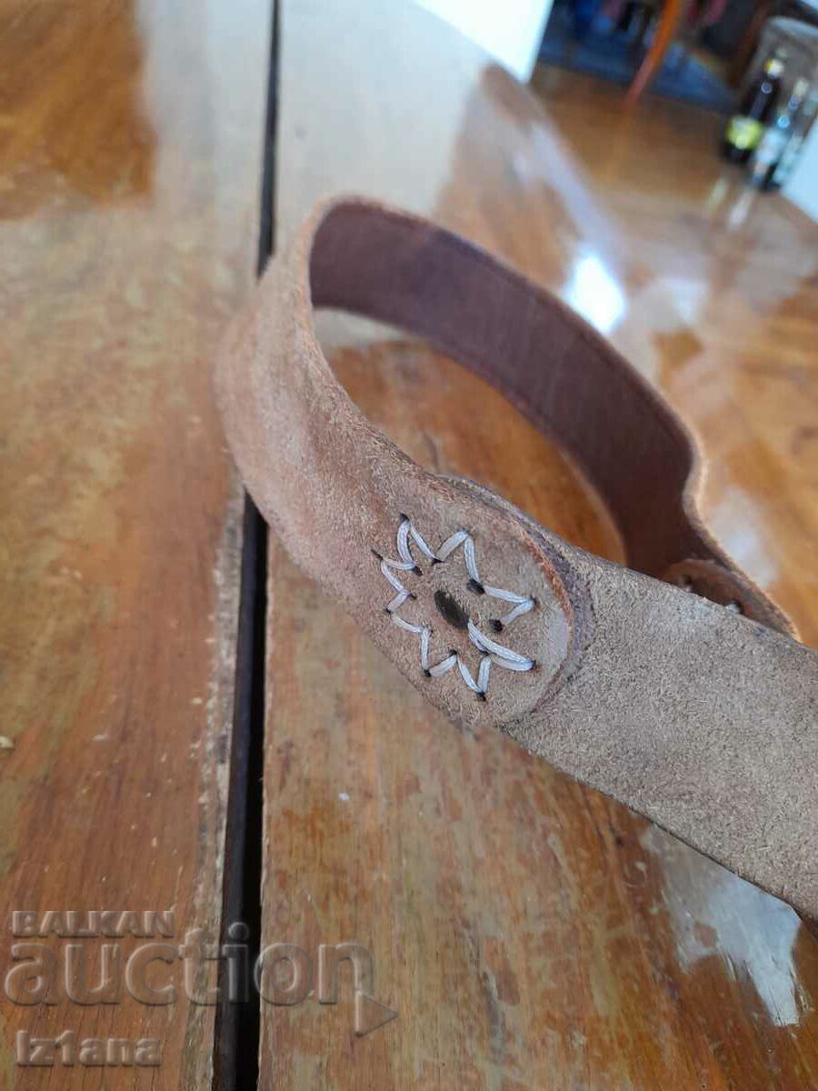 Livrarea Cureaua de piele pentru femei in varsta