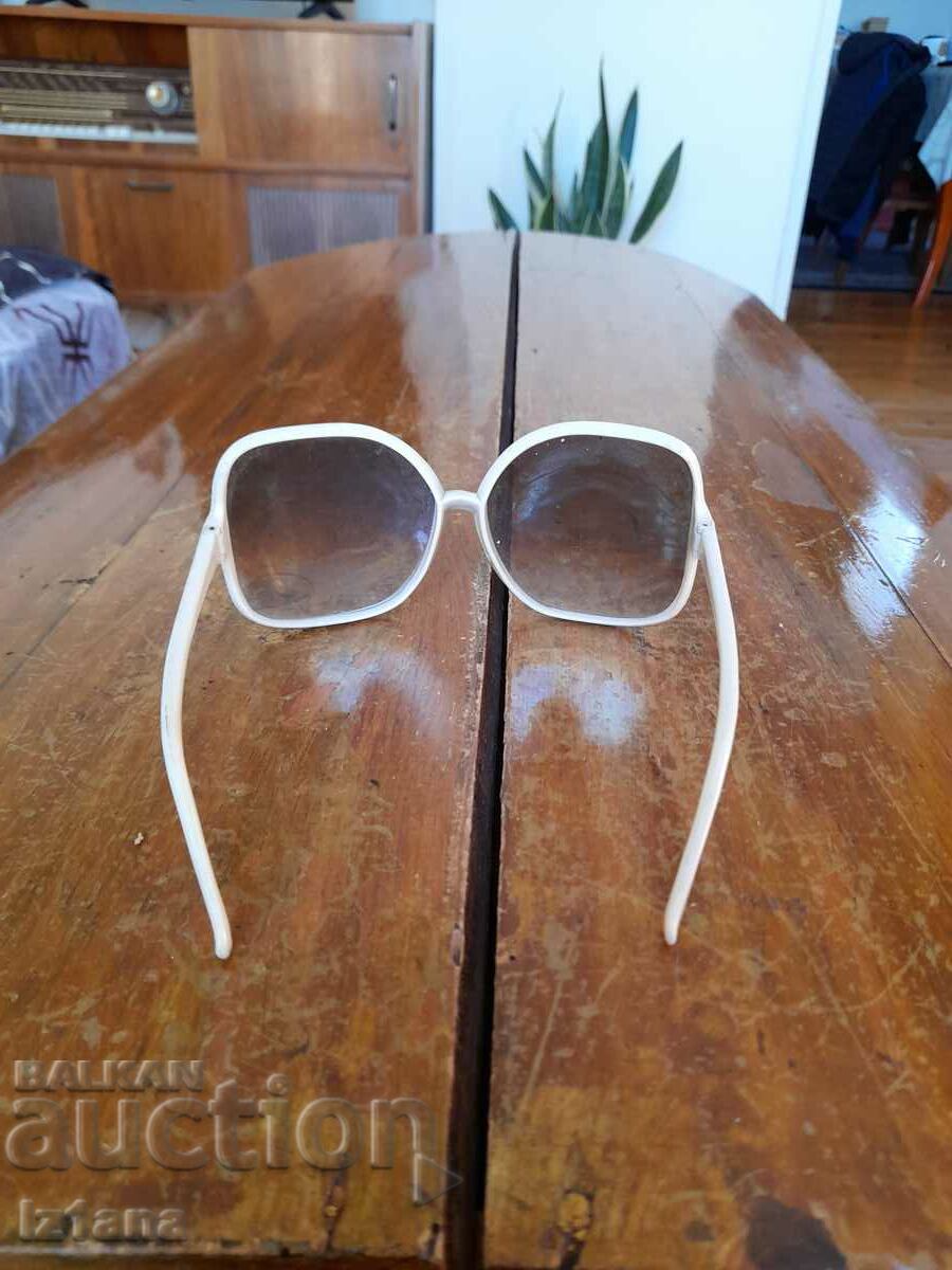 Auction  Old Women's Sunglasses