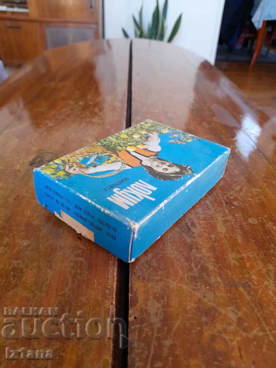 An old box from Lokum - 5