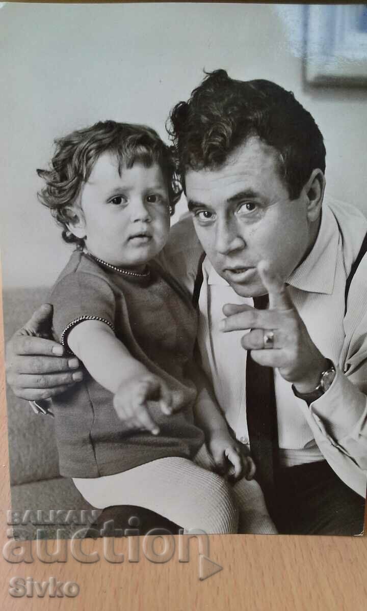 Картичка н. а. Георги Калоянчев домашна обстановка със сина