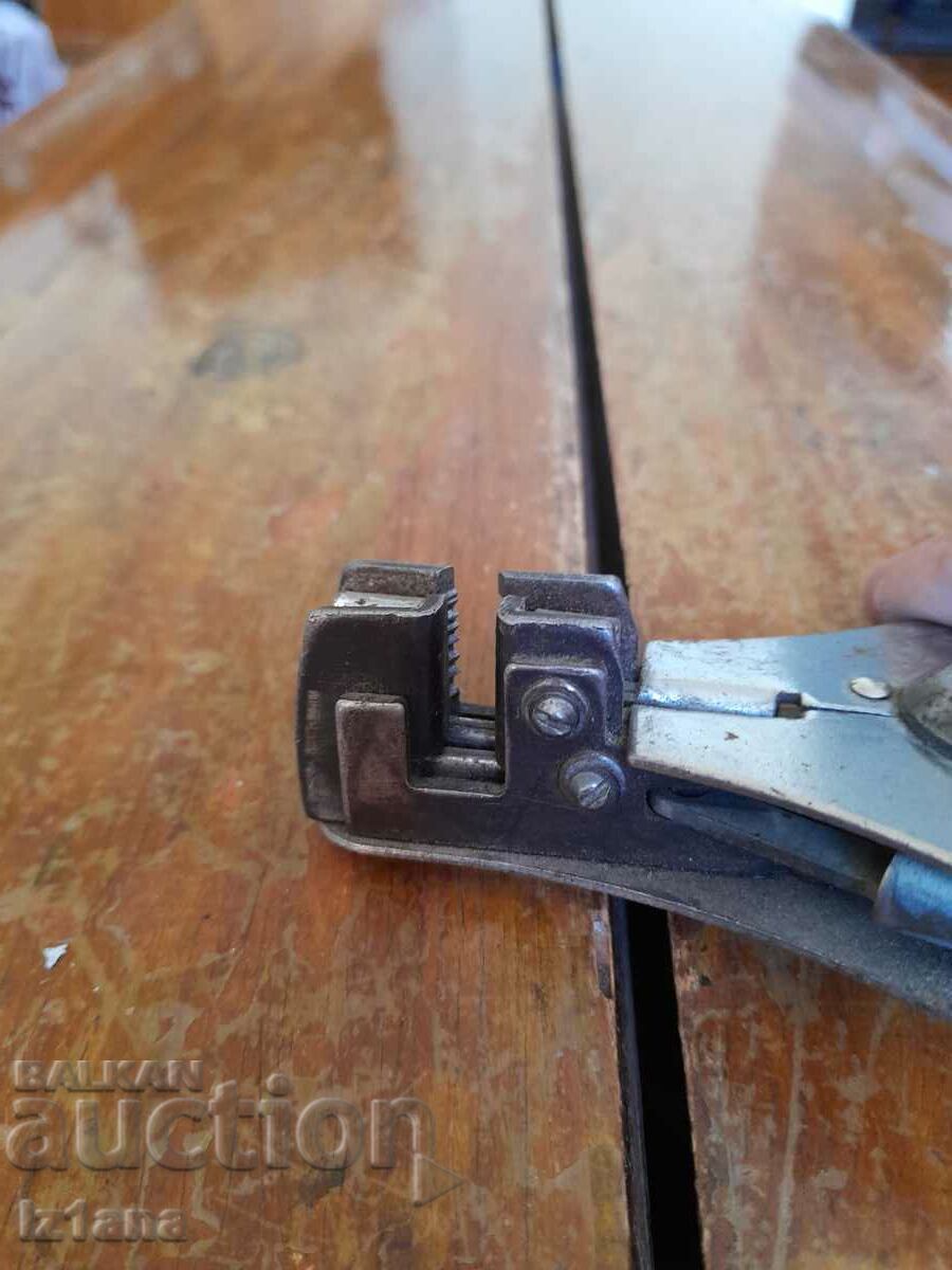 Delivery of Old cable crimping pliers Delivery of Old cable crimping pliers