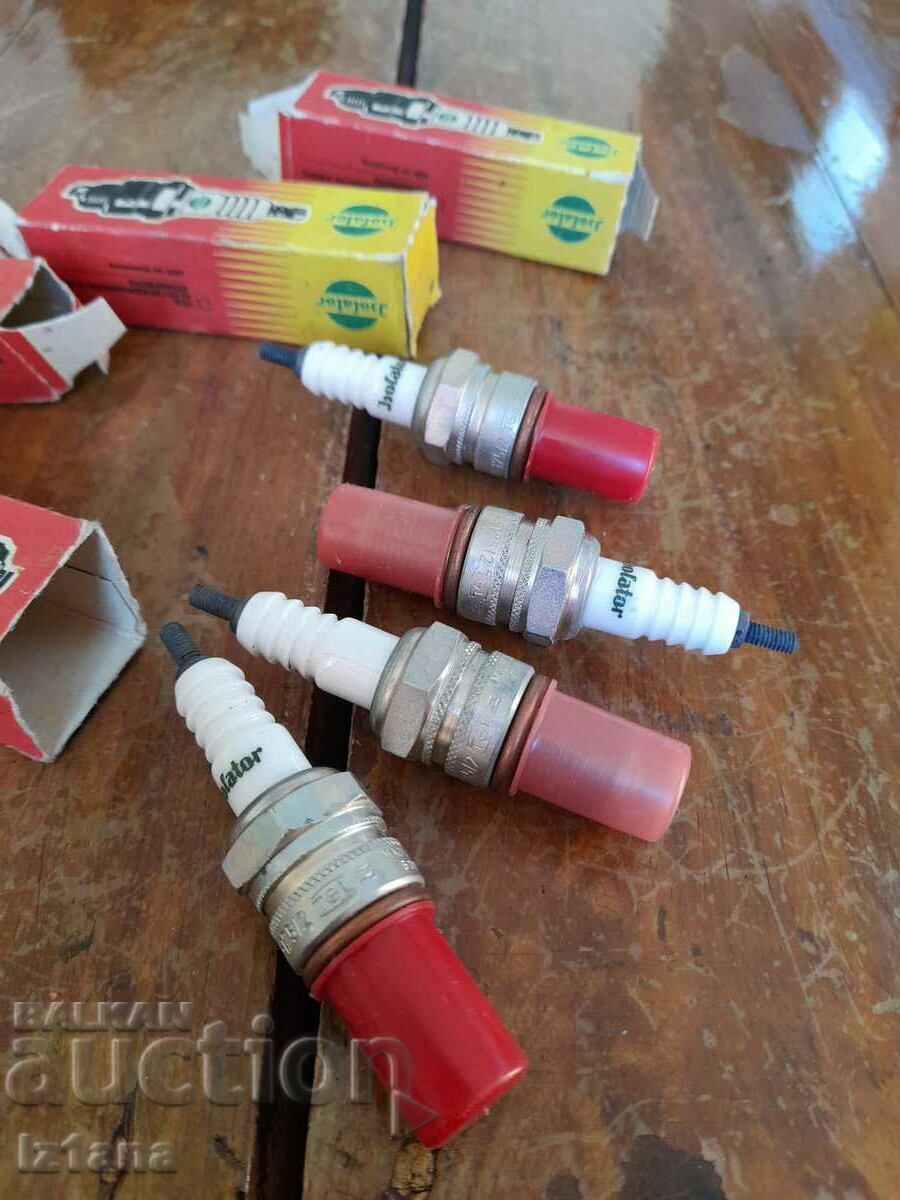 Old spark plug, Isolator candles with price 80.00 BGN | € 40.90 Old spark plug, Isolator candles with price 80.00 BGN | € 40.90