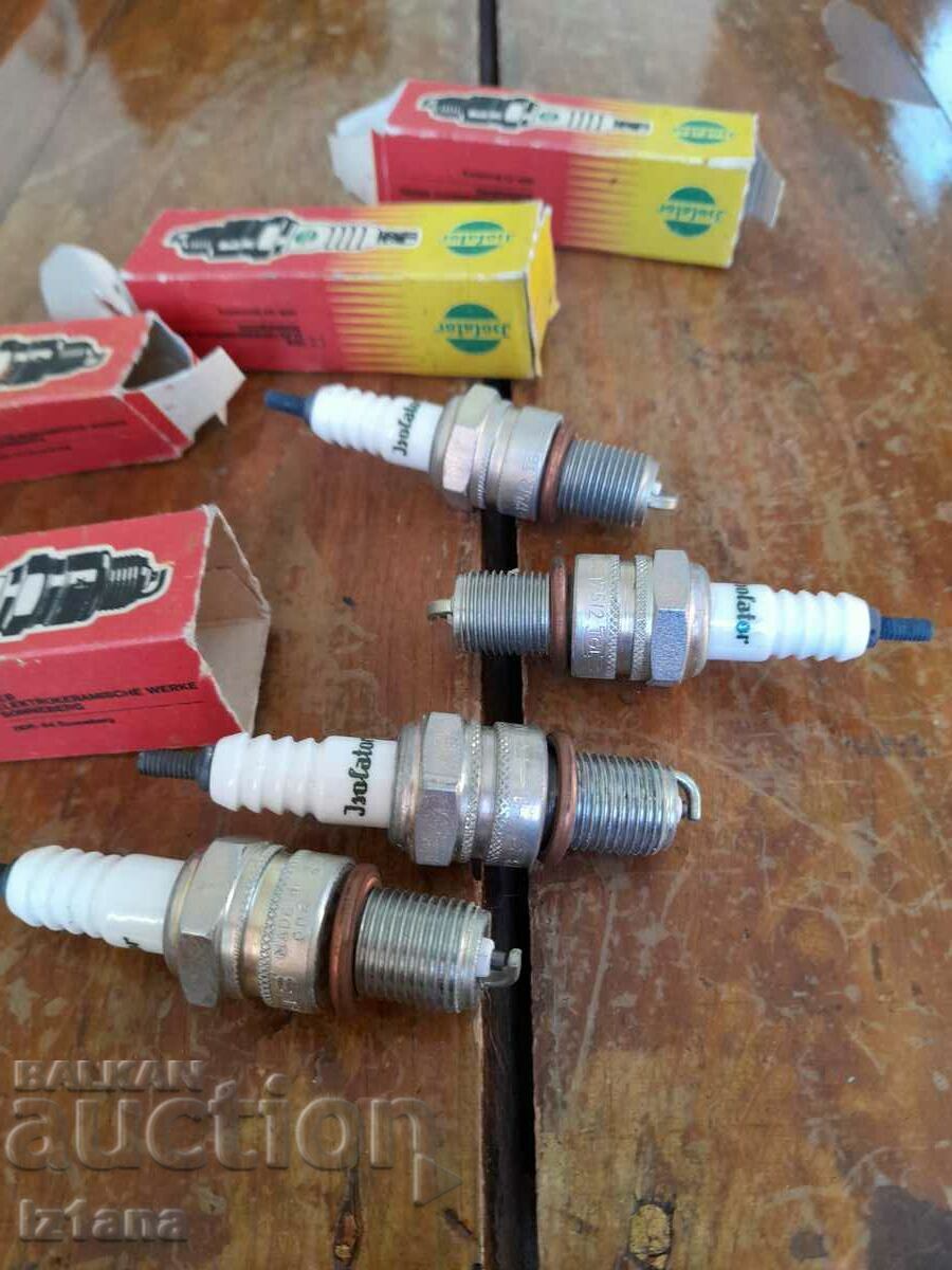 Auction Old spark plug, Isolator candles Auction Old spark plug, Isolator candles