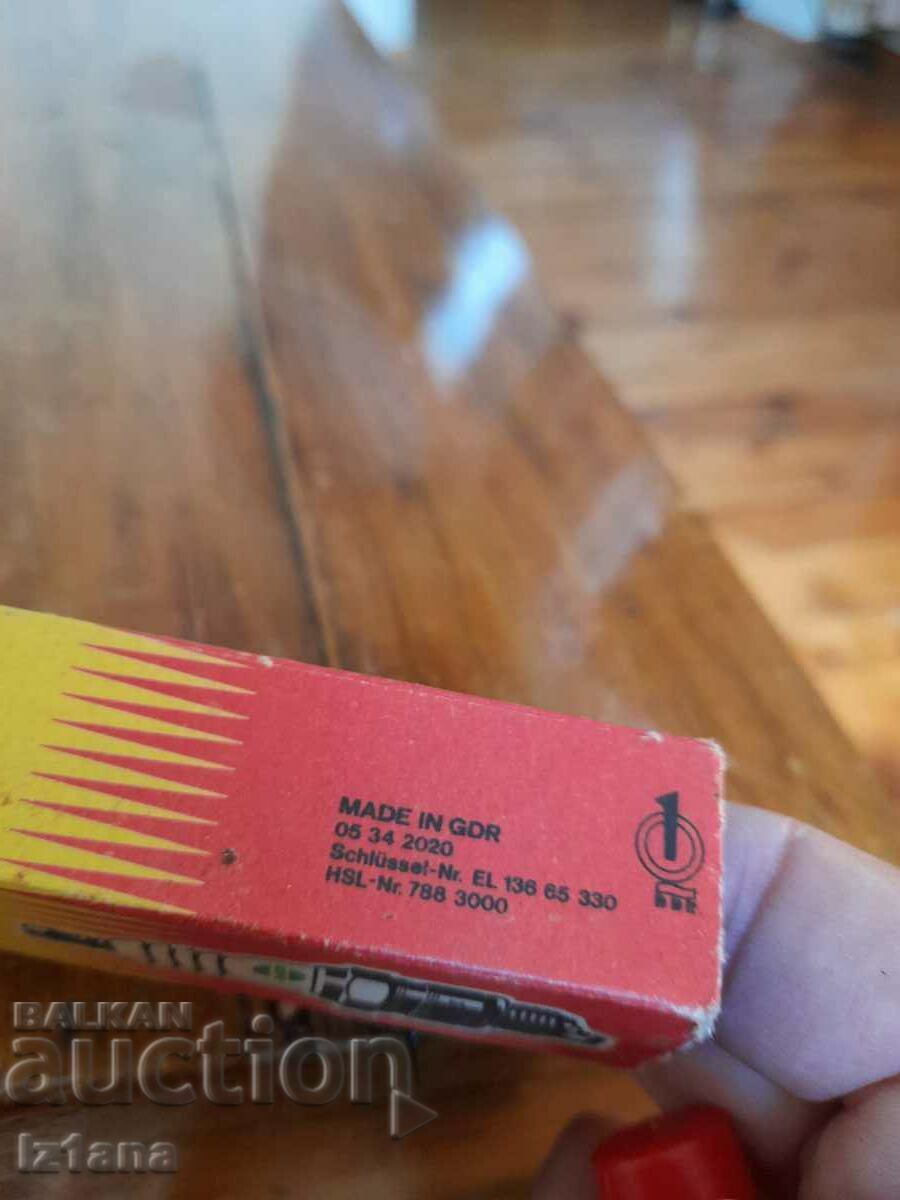 Delivery of Old spark plug, Isolator candles Delivery of Old spark plug, Isolator candles