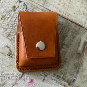 Παράδοση Θήκη από γνήσιο δέρμα για αναπτήρα "Zippo". Παράδοση Θήκη από γνήσιο δέρμα για αναπτήρα "Zippo".