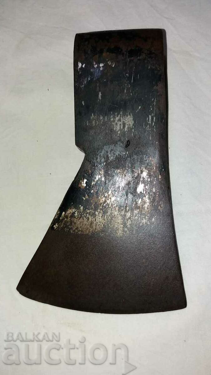 Old ax--made in China with price 30.00 BGN | € 15.34