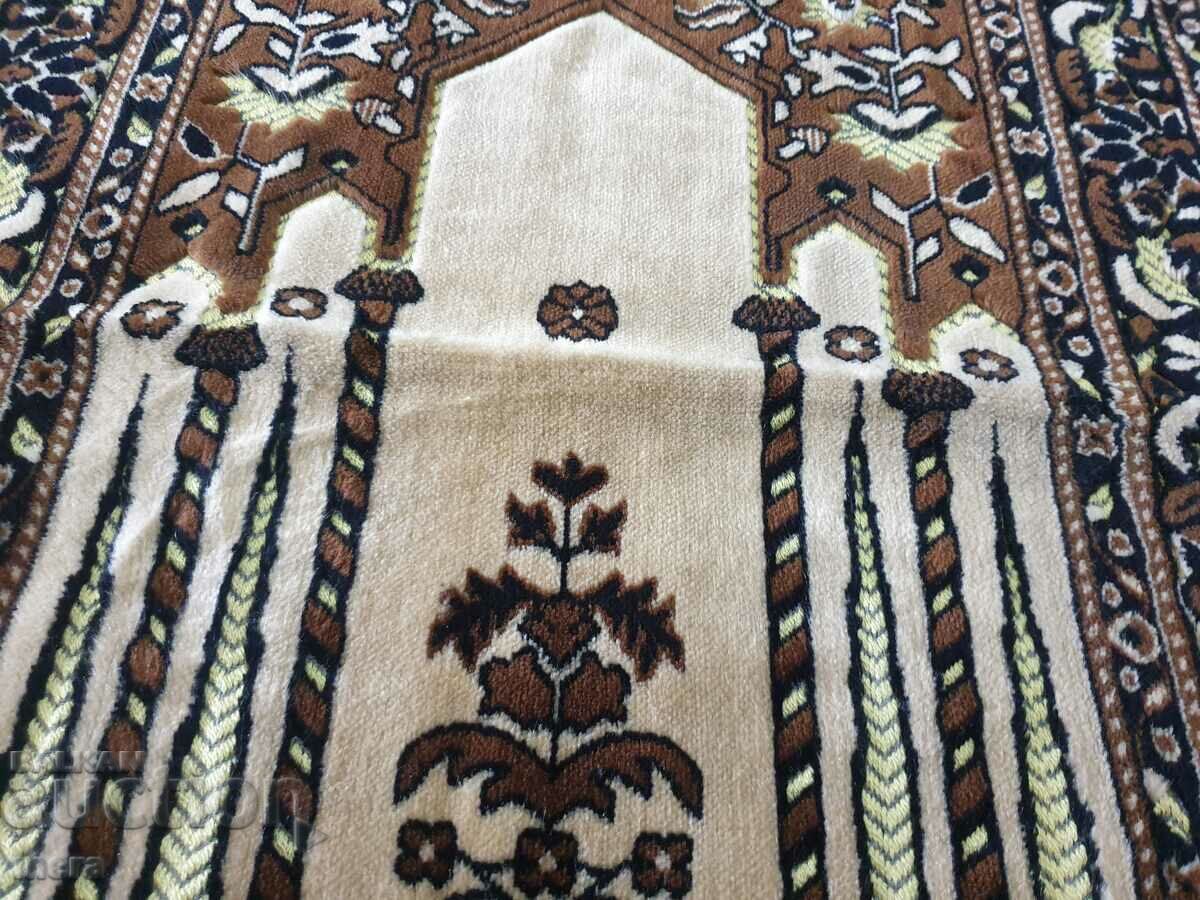 Licitație Covor de rugăciune Licitație Covor de rugăciune