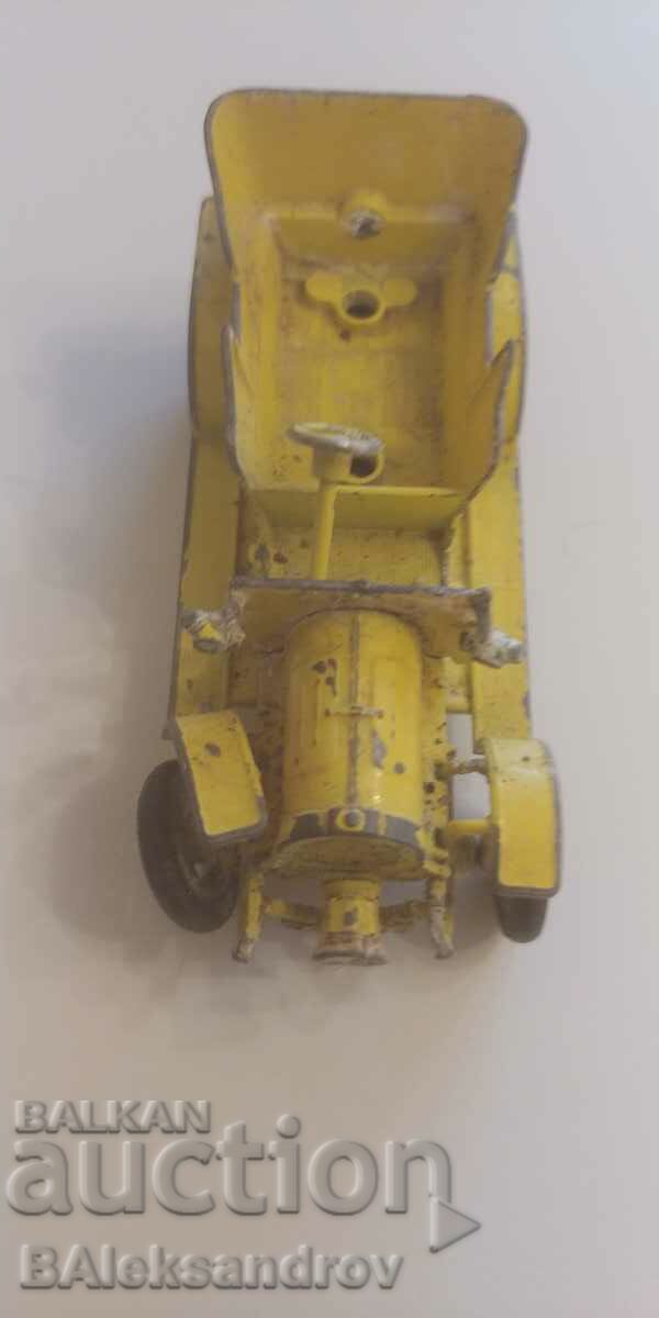 An old metal English pram with price 11.00 BGN | € 5.62 An old metal English pram with price 11.00 BGN | € 5.62