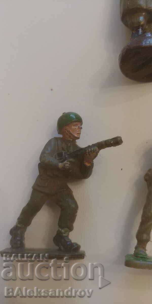 Delivery of Lot of old hand painted soldiers Delivery of Lot of old hand painted soldiers