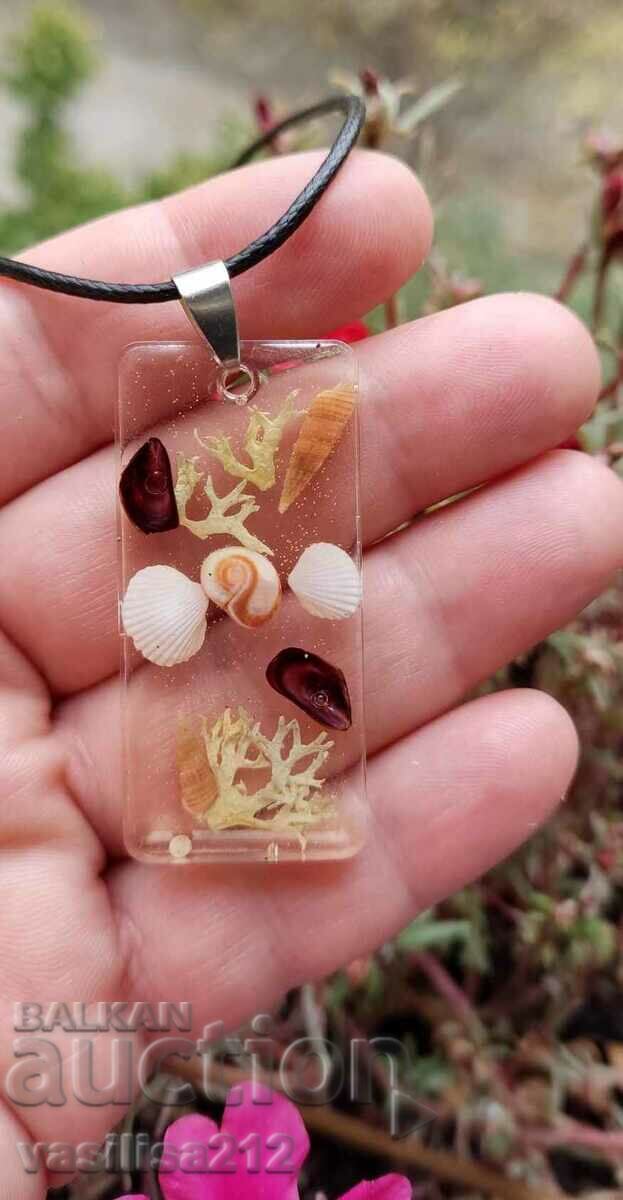 Κολιέ του συγγραφέα με τιμή 8.00 BGN | € 4.09 Κολιέ του συγγραφέα με τιμή 8.00 BGN | € 4.09