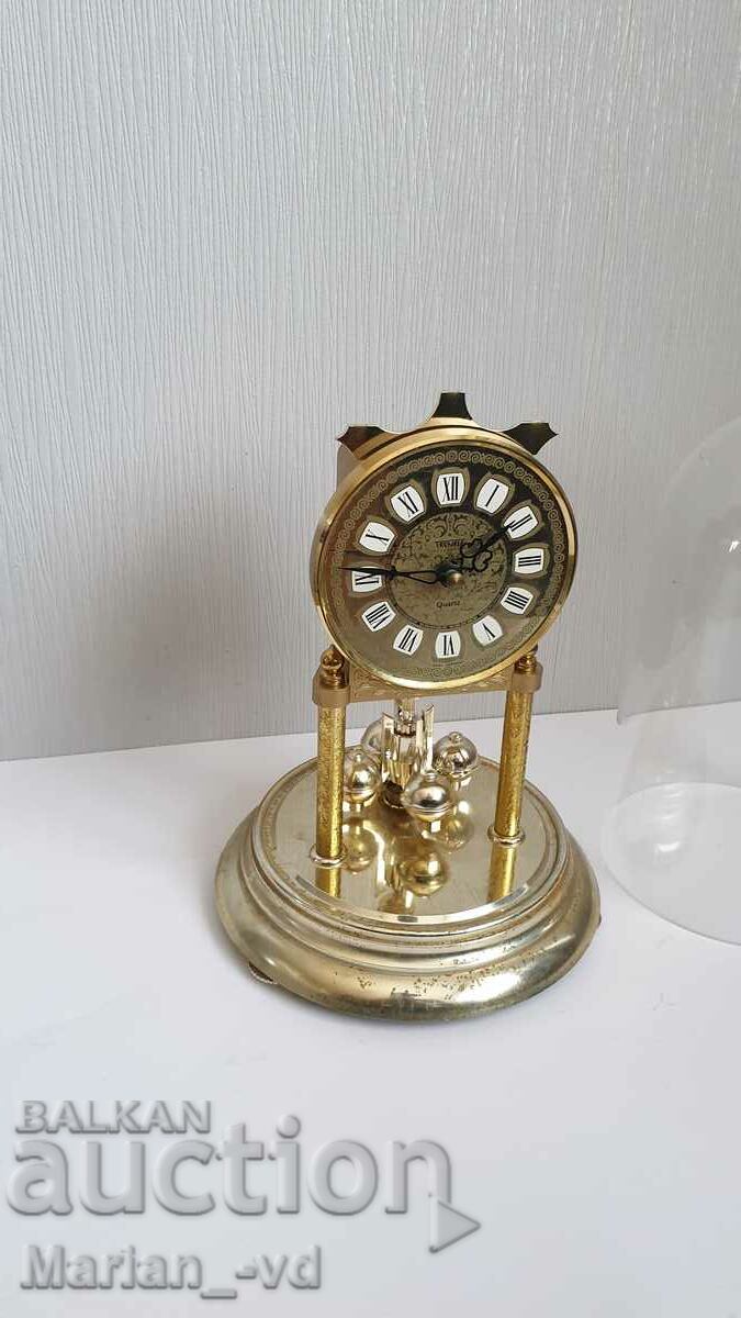 Delivery of German Quartz Desk Clock with Flask Delivery of German Quartz Desk Clock with Flask