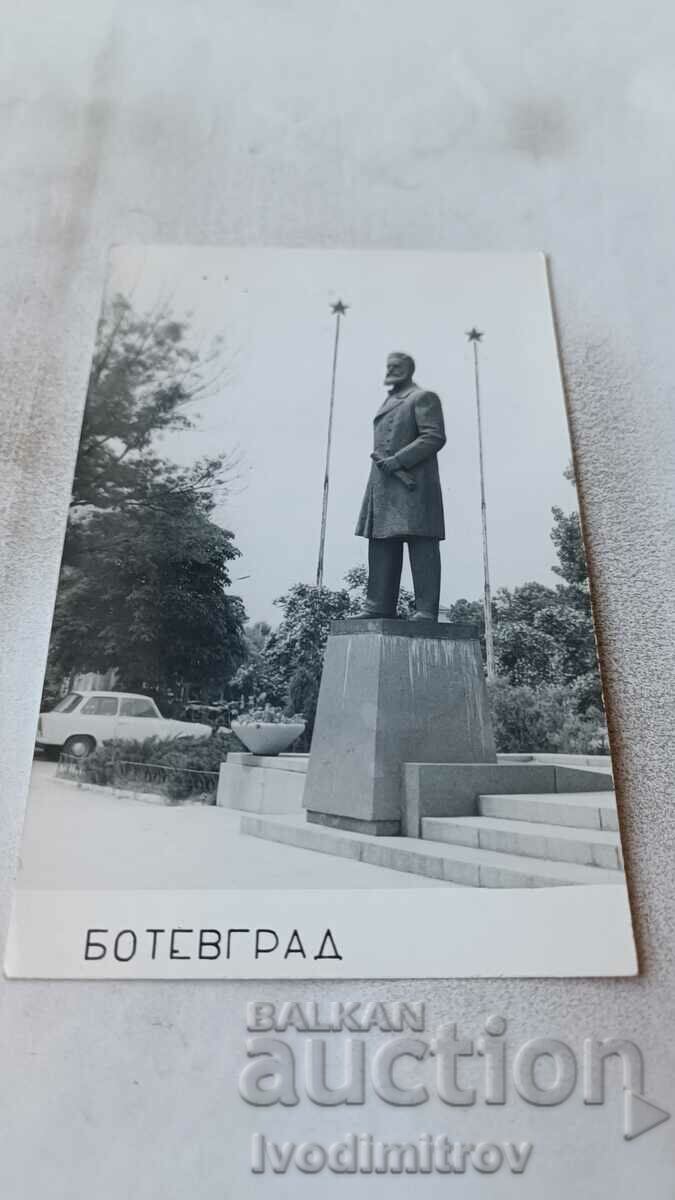Carte poștală Botevgrad Monumentul lui Hristo Botev