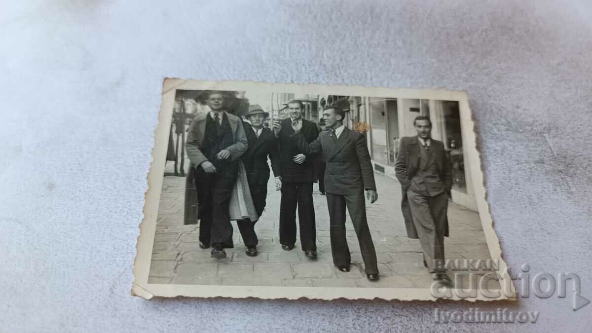 Photo Sofia Five men on a walk