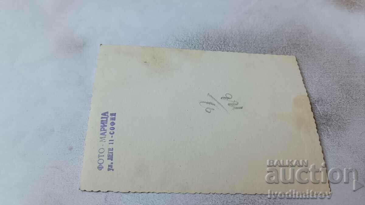 Снимка София Мъж и жена на разходка с цена 2.45 лв. | € 1.25 Снимка София Мъж и жена на разходка с цена 2.45 лв. | € 1.25