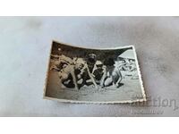 Снимка Варна Четири деца на брега на морето