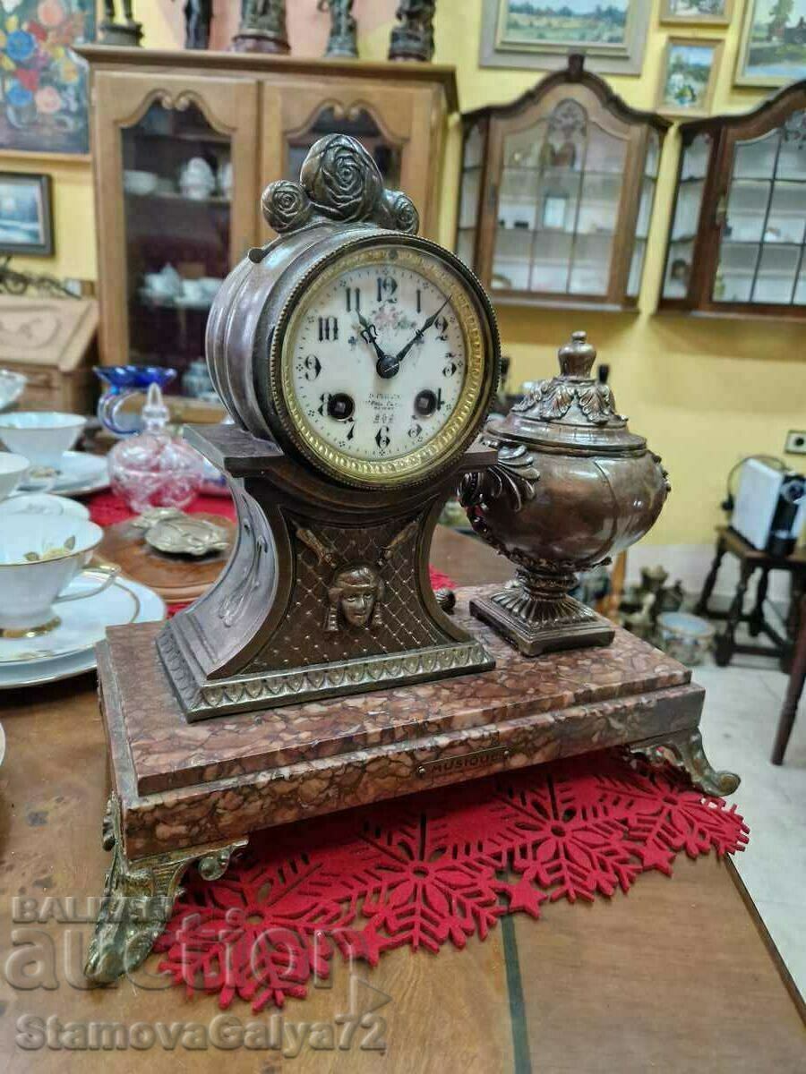 Όμορφο ρολόι γαλλικού τζακιού αντίκα με τιμή 399.00 BGN | € 204.01 Όμορφο ρολόι γαλλικού τζακιού αντίκα με τιμή 399.00 BGN | € 204.01