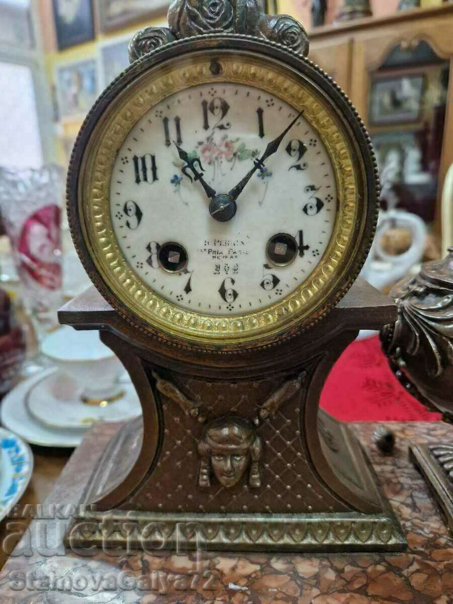 Παράδοση Όμορφο ρολόι γαλλικού τζακιού αντίκα Παράδοση Όμορφο ρολόι γαλλικού τζακιού αντίκα
