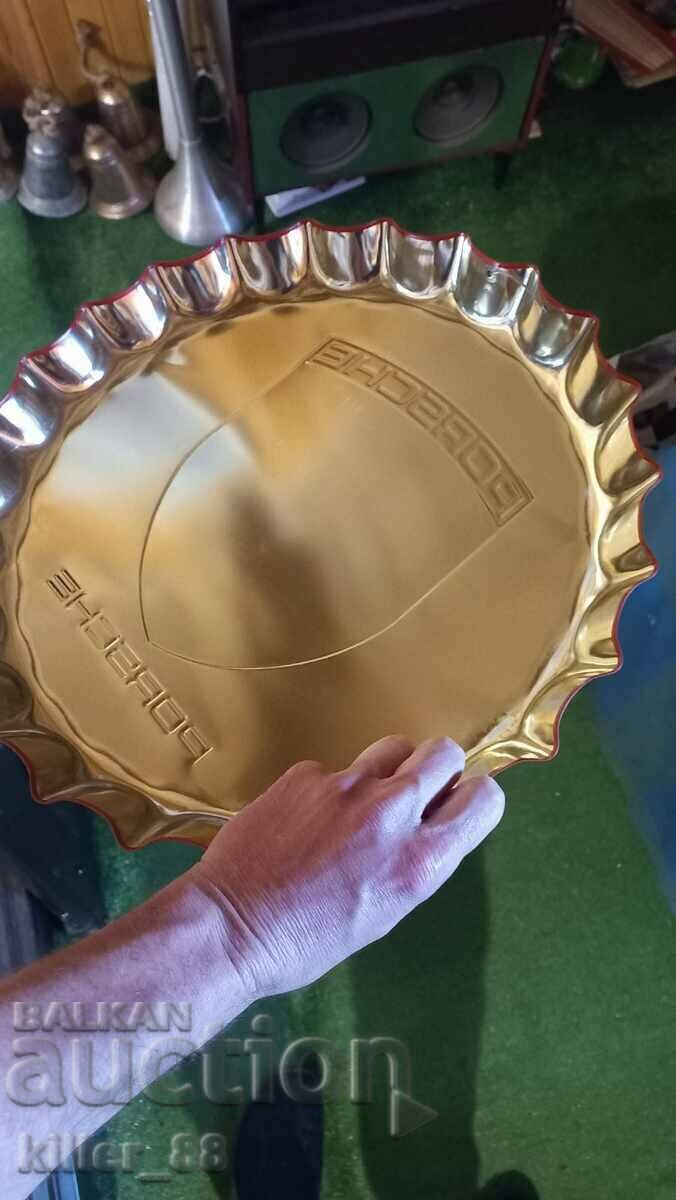 Placă de metal în formă de șapcă Porsche cu preț 55.00 BGN | € 28.12
