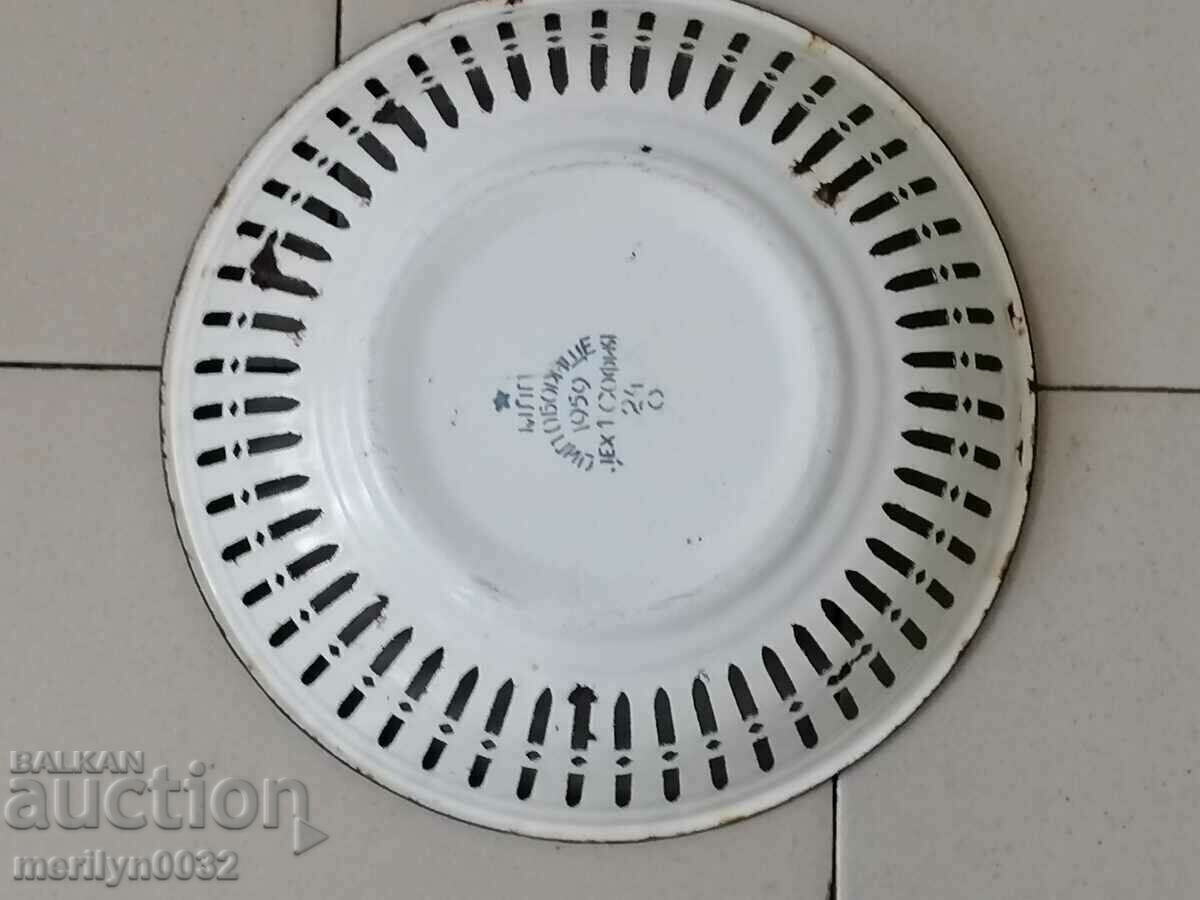 An old 1950s enamel bread pan with price 46.00 BGN | € 23.52 An old 1950s enamel bread pan with price 46.00 BGN | € 23.52