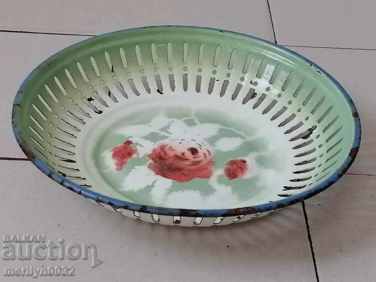 Delivery of An old 1950s enamel bread pan Delivery of An old 1950s enamel bread pan