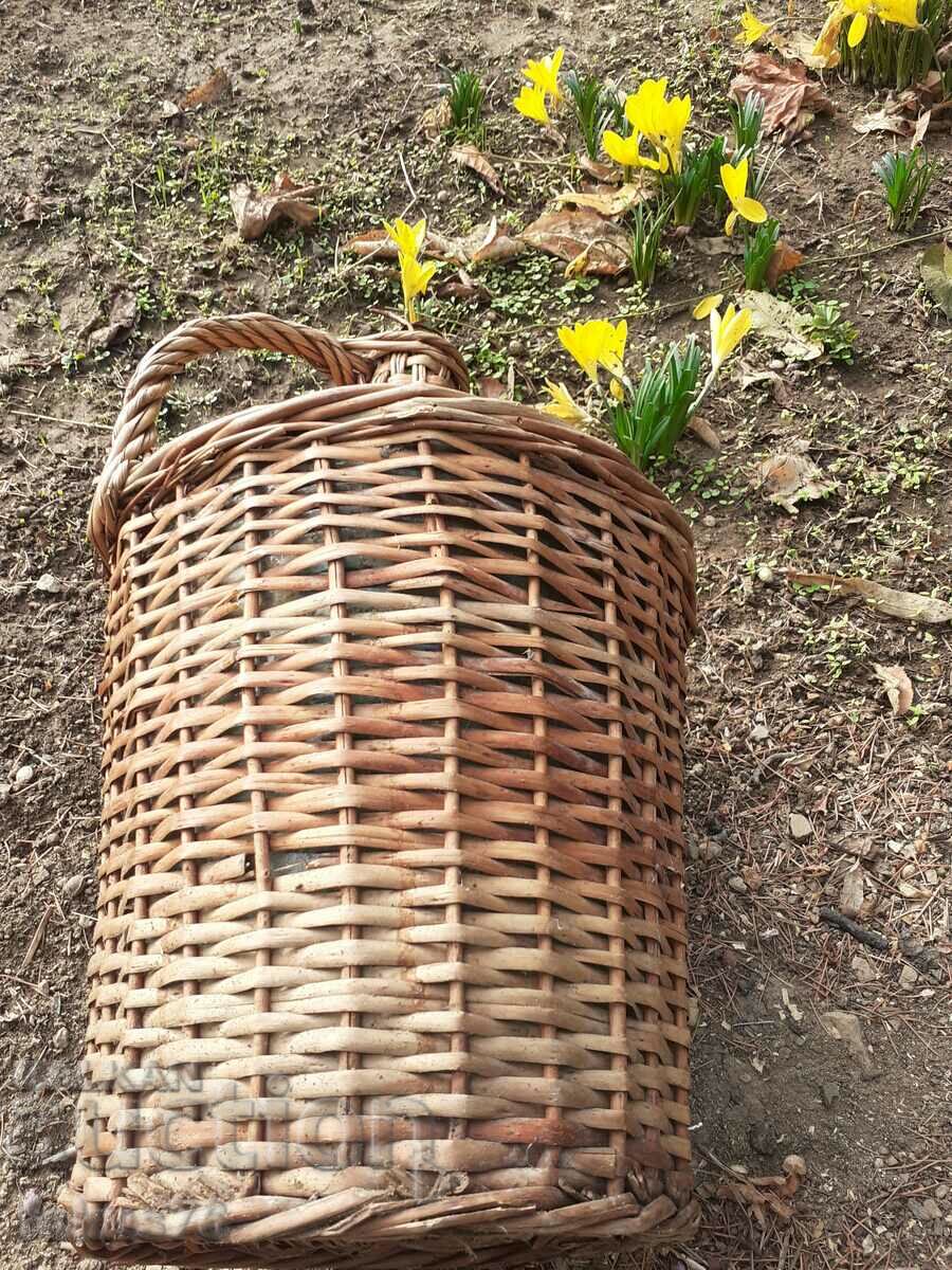 Delivery of Old glass damajana entwined with rattan Delivery of Old glass damajana entwined with rattan