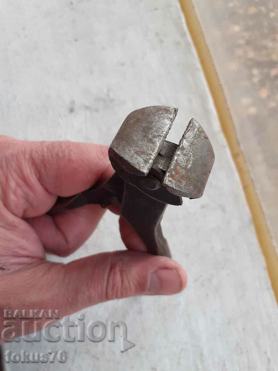 Delivery of Old German pliers cutters