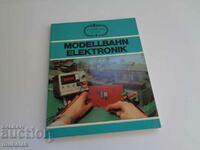 MODEL TRAIN ELECTRONICS RAILWAY MODELING REFERENCE BOOK