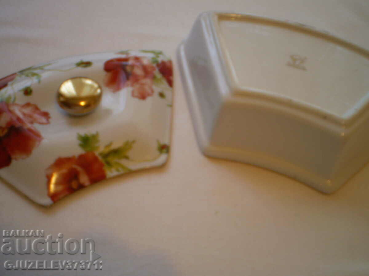 Auction Kingensin Porcelain Vintage Bowl with Poppies Flower Lid Auction Kingensin Porcelain Vintage Bowl with Poppies Flower Lid