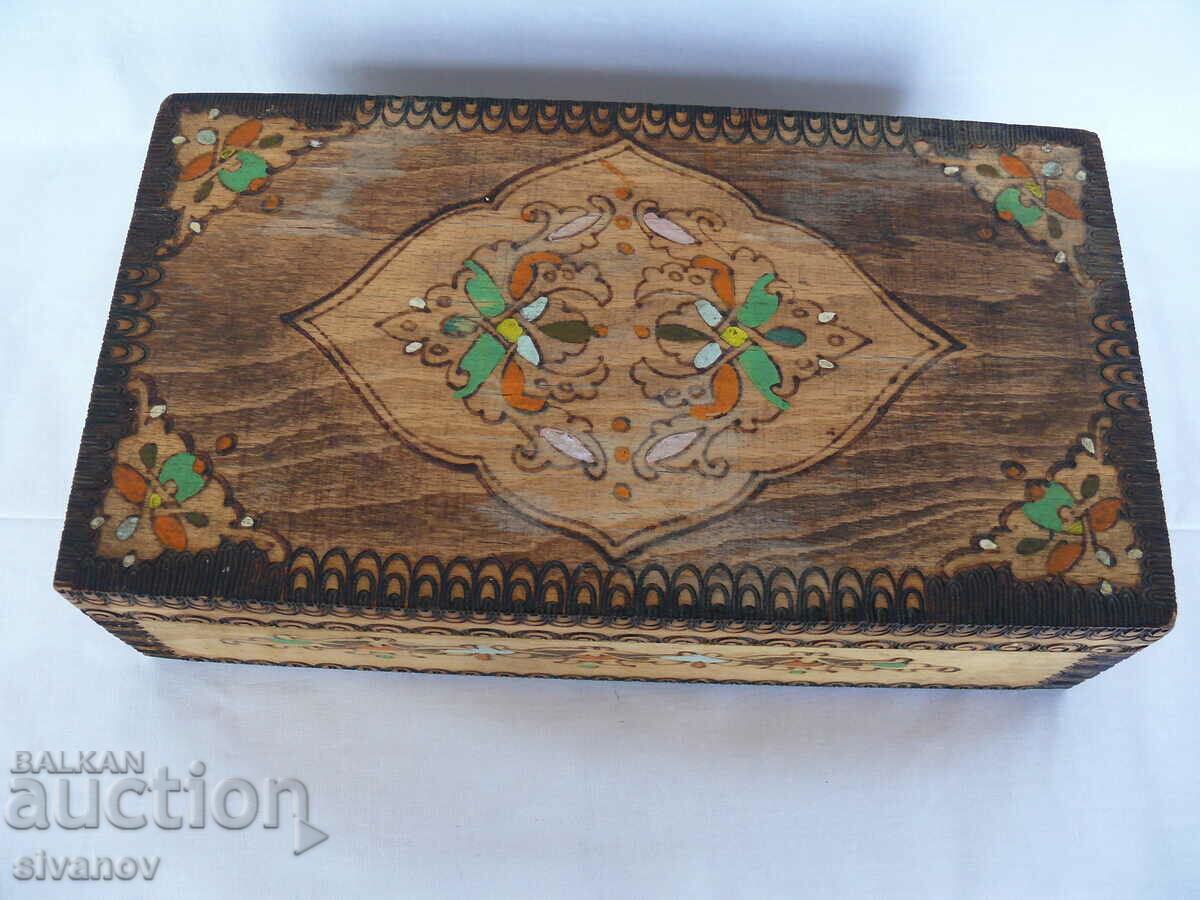 Interesting old wooden jewelry box #2041 with price 19.99 BGN | € 10.22 Interesting old wooden jewelry box #2041 with price 19.99 BGN | € 10.22